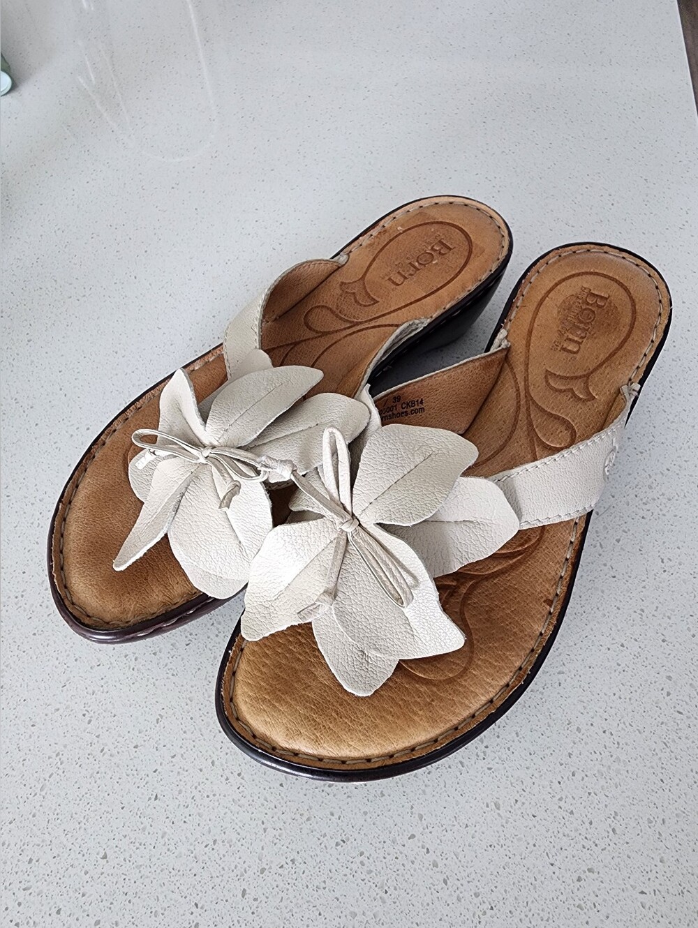 Born Ivory Leather Floral Slide Sandals, Size 8
